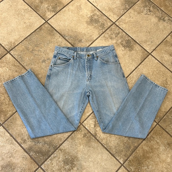 WRANGLER® FIVE STAR PREMIUM DENIM REGULAR FIT JEAN IN LT STONEWASH - Picture 3 of 13